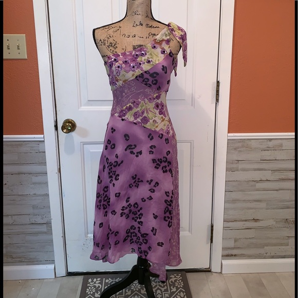 Nicole Miller Dresses & Skirts - Stunning Nicole Miller Silk Floral Dress 💕